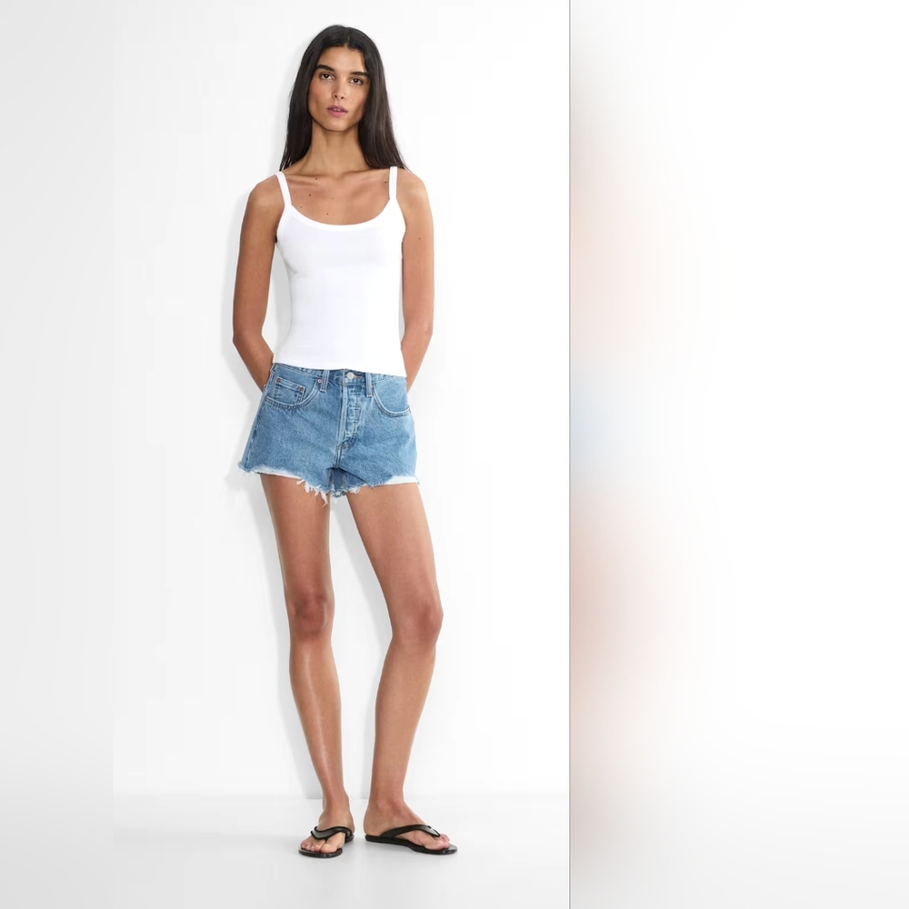 Aritzia Denim Forum The 90s Vintage Cut-Off Shorts